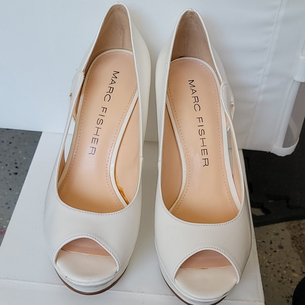 White Marc Fisher size 7 high heels